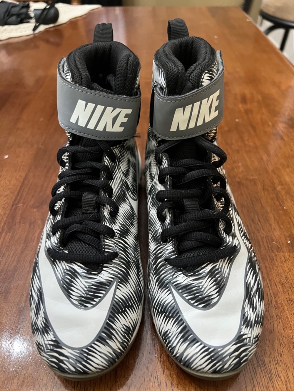 Boys Nike Black and White Kids Cleats Size 2.5